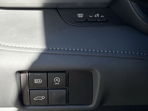 Used 2024 Toyota Highlander LE image 20