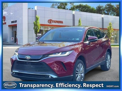 Used 2023 Toyota Venza Limited image 4