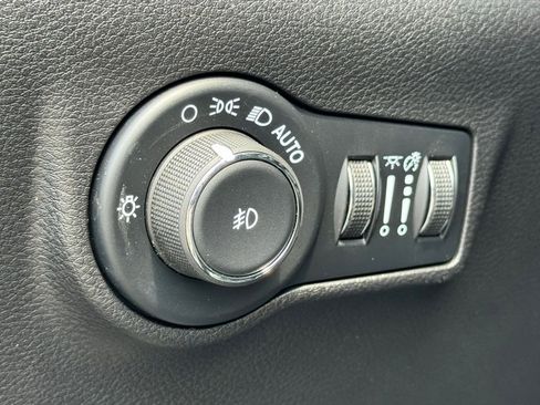 Used 2025 Jeep Compass Latitude AWD/4WD image 22