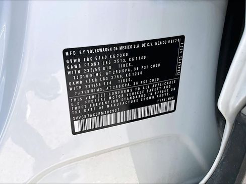 Used 2024 Volkswagen Tiguan SE FWD image 32