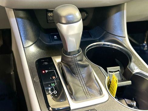 Used 2019 Toyota Highlander XLE FWD image 15