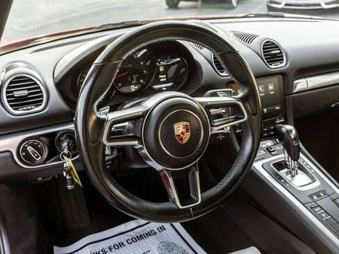 Used 2018 Porsche 718 Cayman Base image 8