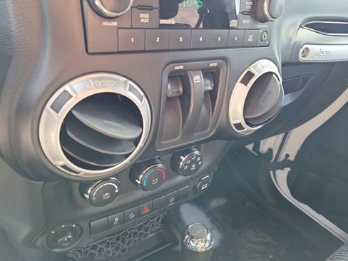 Used 2012 Jeep Wrangler Rubicon w/ PWR Convenience Group image 18