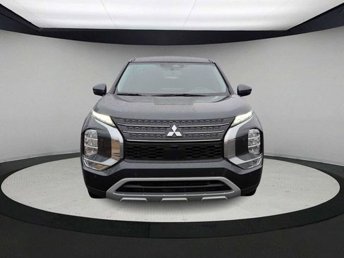 Used 2024 Mitsubishi Outlander SE image 3