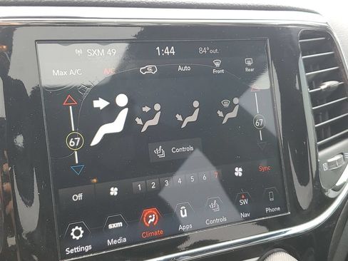 Used 2019 Jeep Grand Cherokee Altitude AWD/4WD image 16