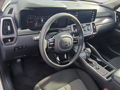Used 2021 Kia Sorento LX image 10