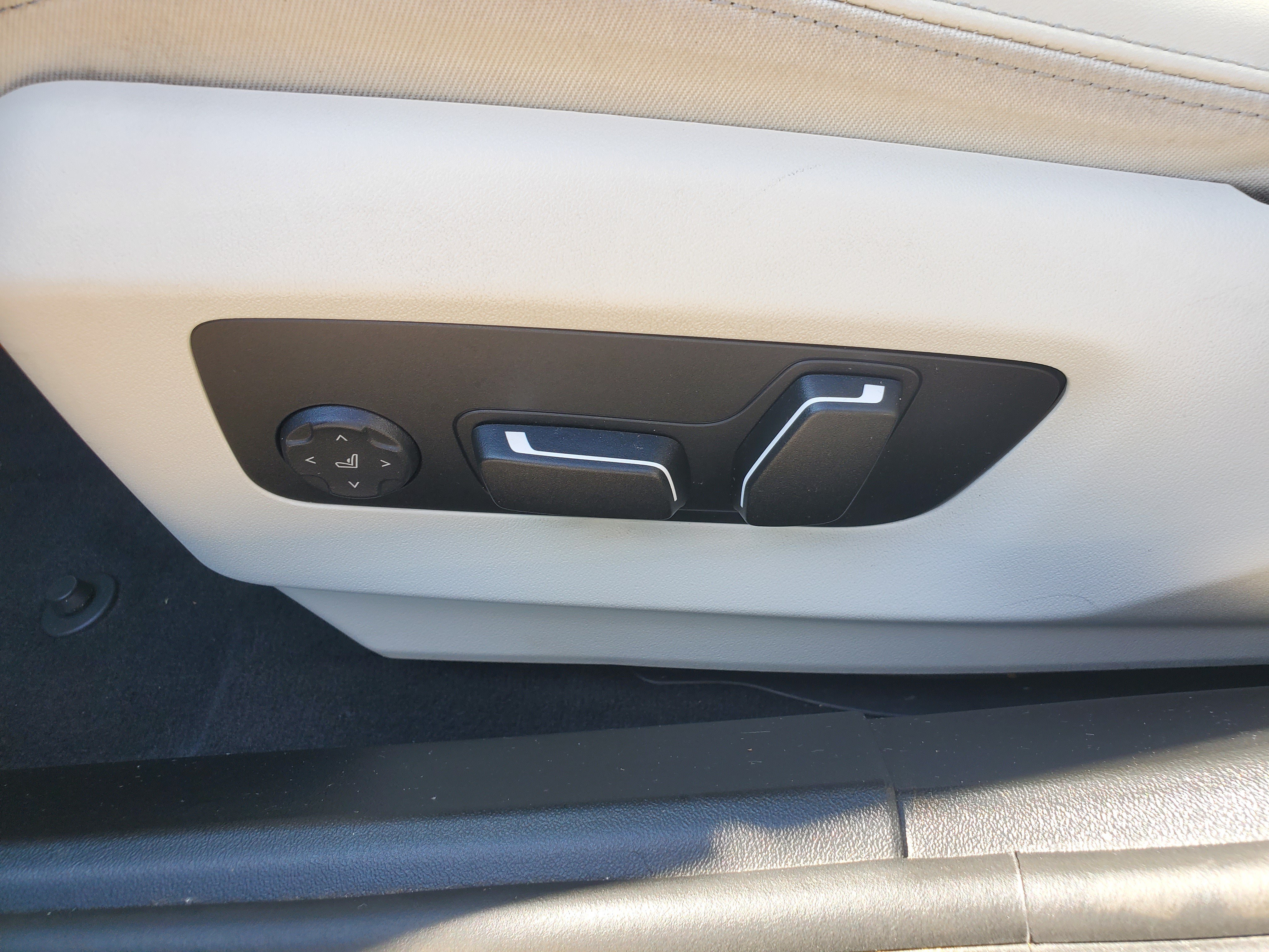 Certified 2024 BMW 530i xDrive w/ Premium Package AWD/4WD image 10
