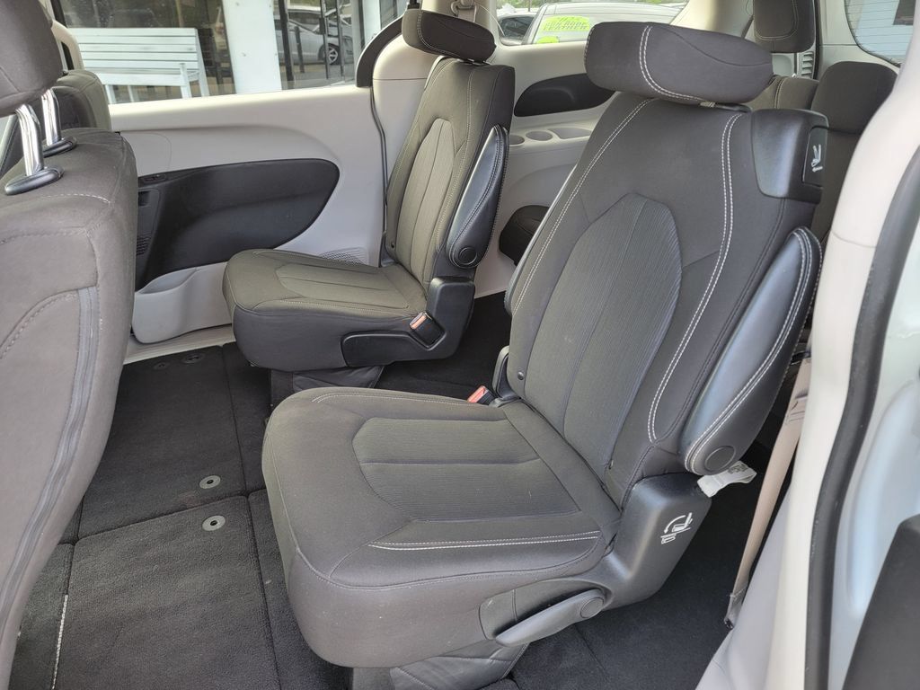 Used 2022 Chrysler Voyager LX FWD image 11