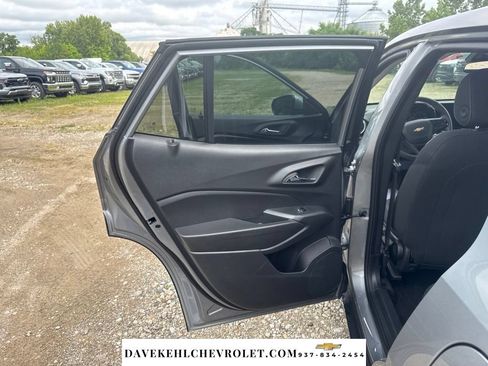 Used 2025 Chevrolet Trax LS w/ LS Convenience Package FWD image 28