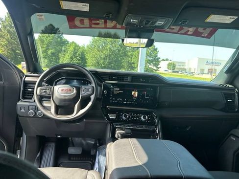 Used 2025 GMC Sierra 1500 AT4 w/ Technology Package AWD/4WD image 38