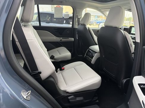 New 2026 Lincoln Aviator AWD image 8