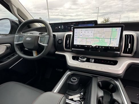 New 2025 Ford Expedition Active image 46