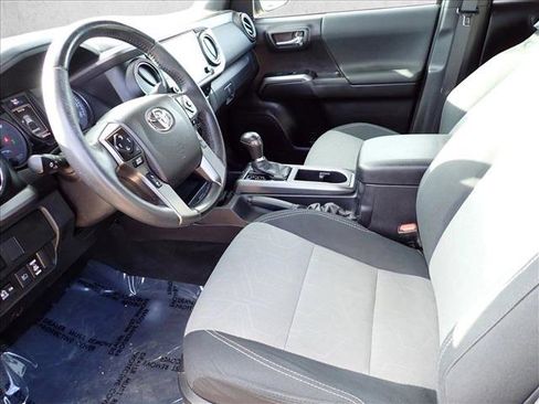 Used 2021 Toyota Tacoma TRD Off-Road image 8