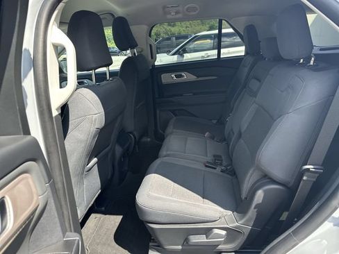 Used 2025 Ford Explorer Active AWD/4WD image 26