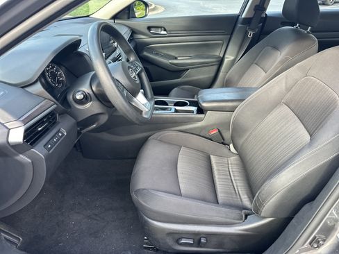 Used 2024 Nissan Altima 2.5 SV FWD image 9
