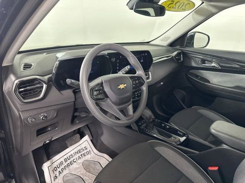 Used 2025 Chevrolet TrailBlazer LT AWD/4WD image 21