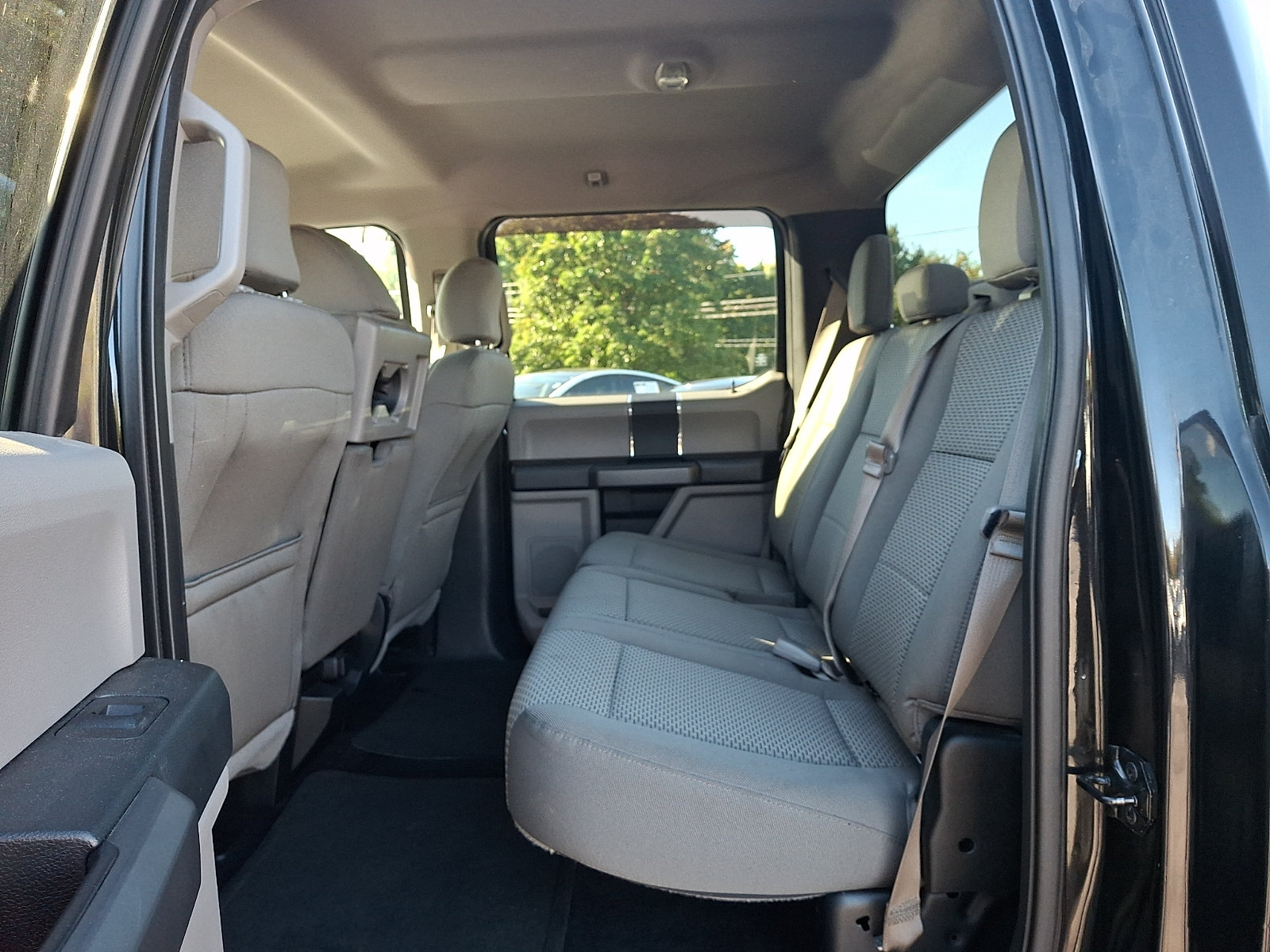 Used 2015 Ford F150 XLT AWD/4WD image 10