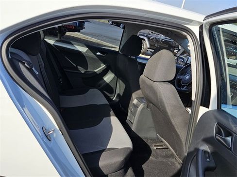 Used 2017 Volkswagen Jetta S w/ Jetta S Cold Weather Package image 14