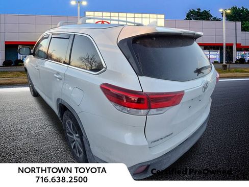 Used 2019 Toyota Highlander XLE image 11