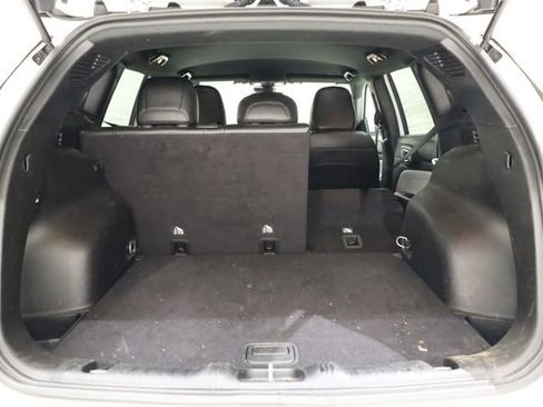 Used 2023 Jeep Compass Latitude image 32