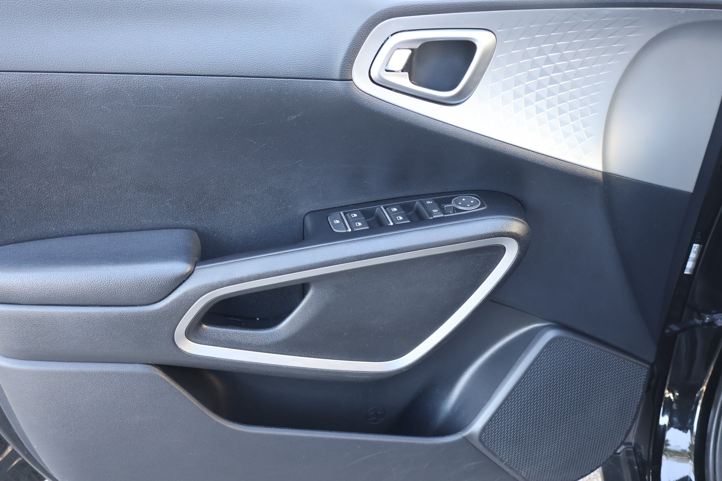 Used 2024 Kia Soul LX w/ Option Group 015 FWD image 14