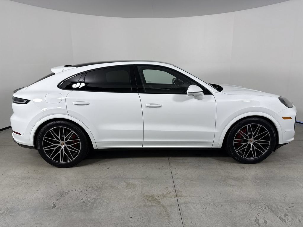 Used 2025 Porsche Cayenne S AWD/4WD image 8