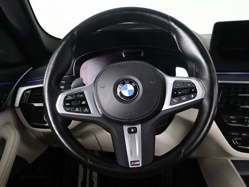 Used 2022 BMW M550i xDrive w/ Dynamic Handling Package image 45