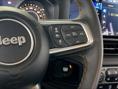 Used 2025 Jeep Wrangler Unlimited Sahara AWD/4WD image 9