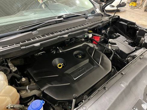 Used 2018 Ford Edge SE image 31