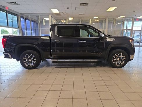 Used 2025 GMC Sierra 1500 SLT w/ SLT Convenience Package image 9