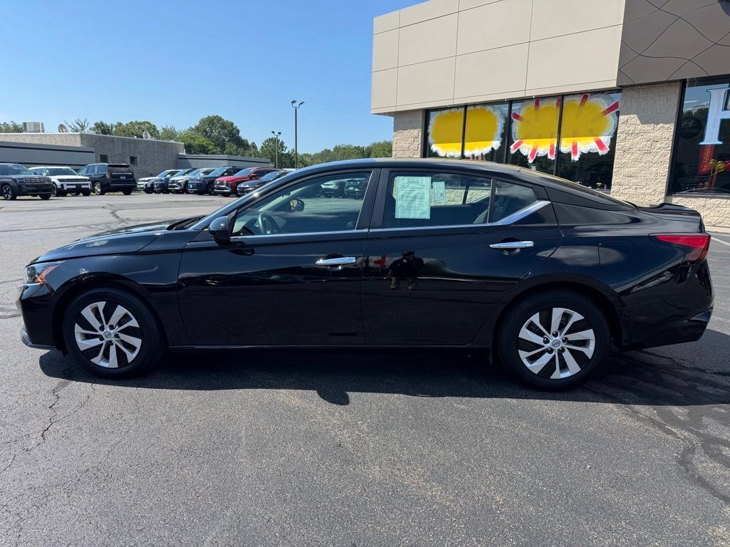 Used 2024 Nissan Altima 2.5 S FWD image 8