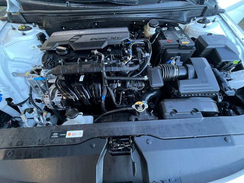 Used 2025 Hyundai Elantra SEL image 33