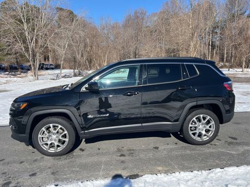 Certified 2024 Jeep Compass Latitude image 8