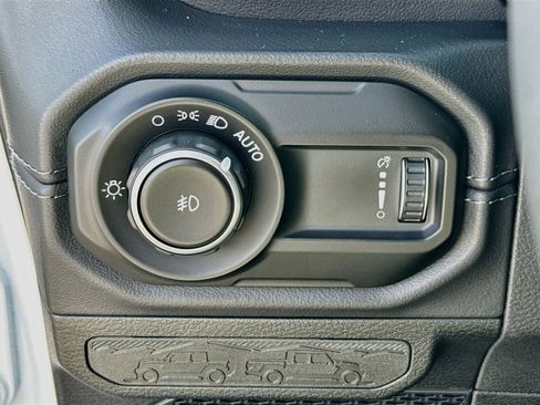 Used 2026 Jeep Wrangler Unlimited Sahara AWD/4WD image 10