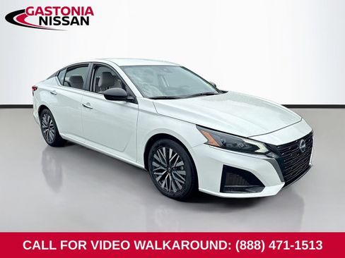 Used 2025 Nissan Altima 2.5 SV FWD image 1