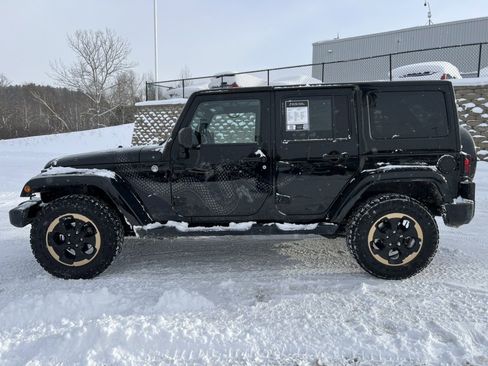 Used 2014 Jeep Wrangler Unlimited Sahara image 34