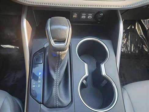 Used 2023 Toyota Highlander XLE image 12