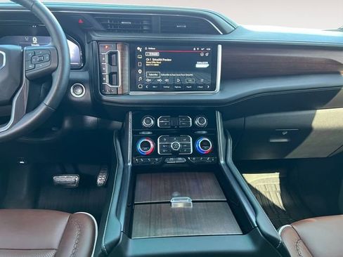 Used 2024 GMC Yukon Denali Ultimate w/ LPO, Floor Liner Package AWD/4WD image 9