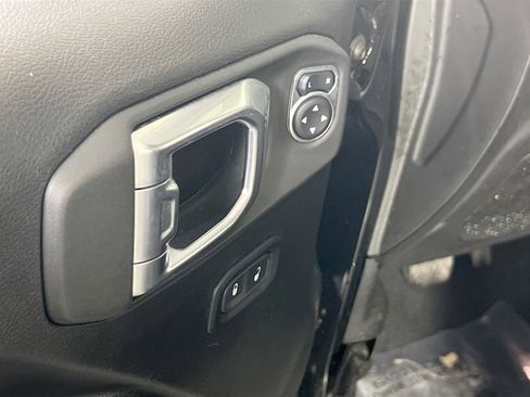 Used 2022 Jeep Gladiator Sport image 17