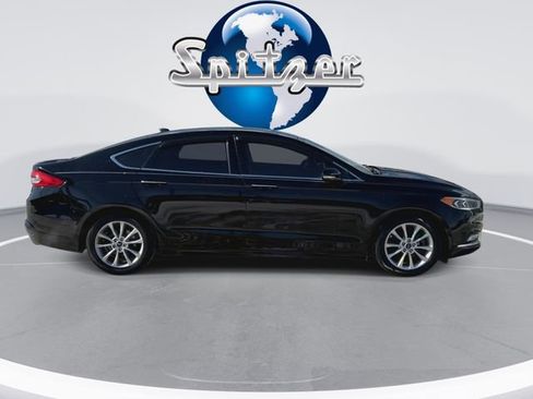 Used 2017 Ford Fusion SE image 10