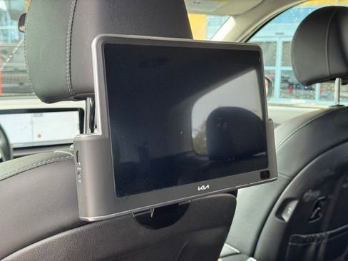 Used 2023 Kia Telluride S image 12