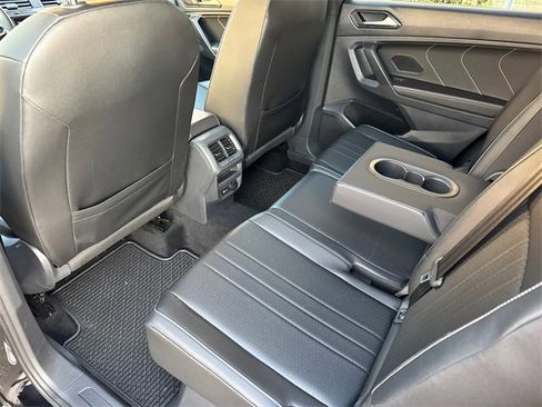 Certified 2022 Volkswagen Tiguan SE R-Line image 28