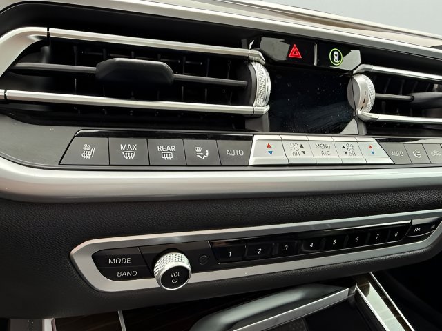 Used 2021 BMW X5 M50i AWD/4WD image 23