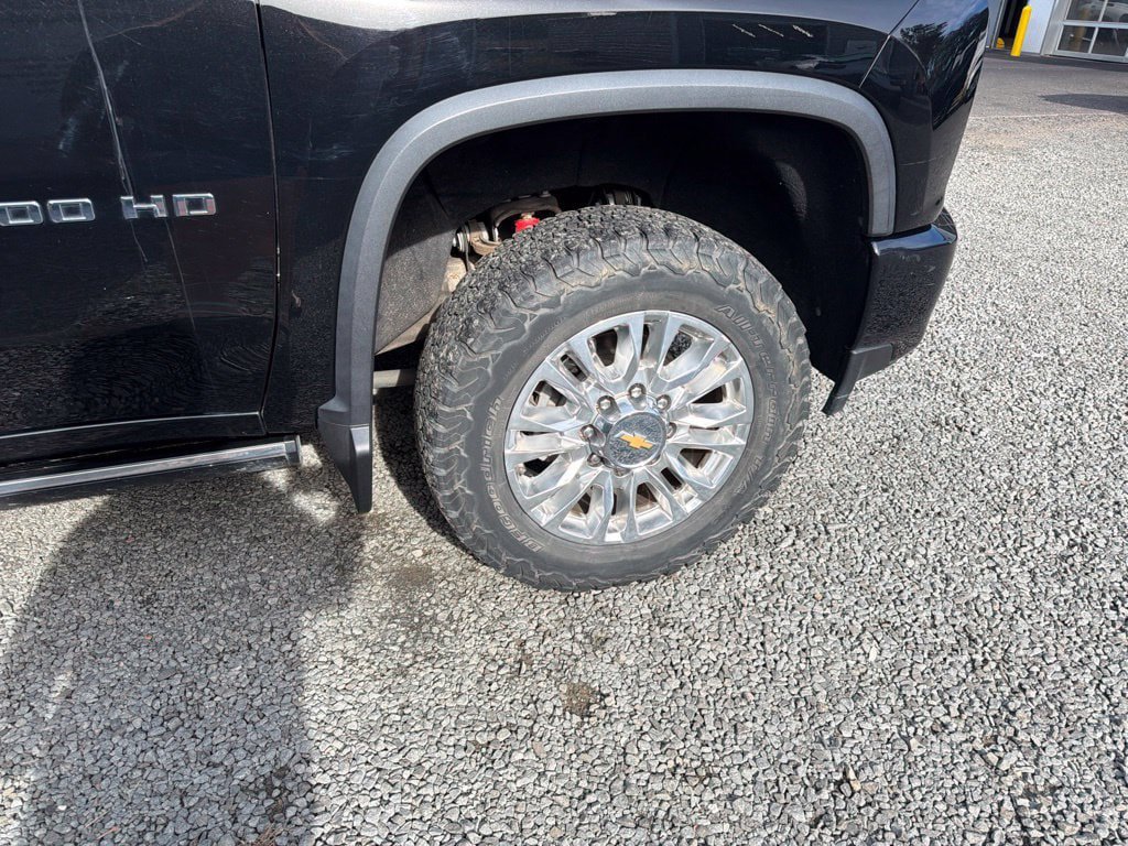 Used 2022 Chevrolet Silverado 2500 High Country w/ Z71 Off-Road Package AWD/4WD image 9
