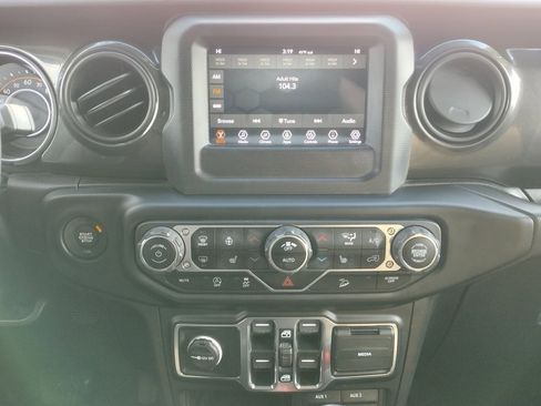 Used 2020 Jeep Wrangler Unlimited Sport image 3