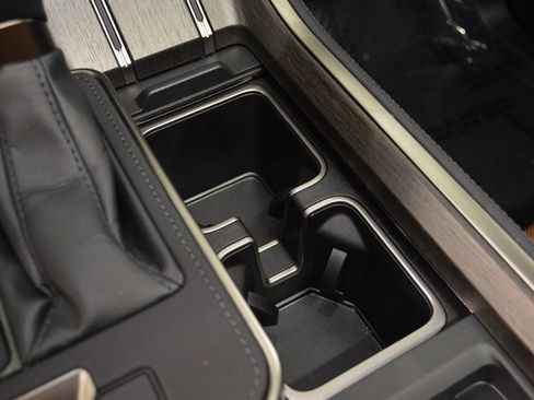 Used 2024 Lexus GX 550 w/ Accessory Package (Z1) image 30