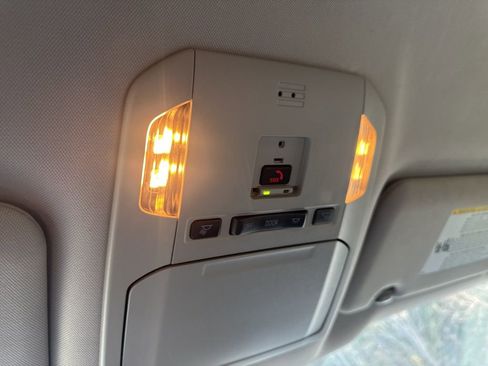 Used 2021 Toyota Highlander LE image 9