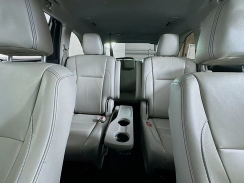 Used 2019 Toyota Highlander XLE AWD/4WD image 18