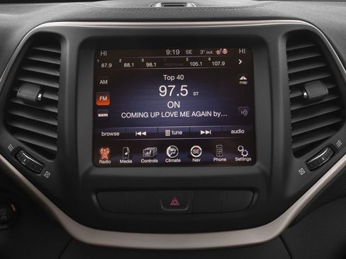 Used 2017 Jeep Cherokee Sport AWD/4WD image 13