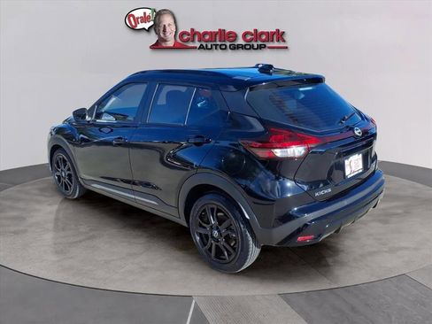 Used 2023 Nissan Kicks SR w/ SR Premium Package image 3